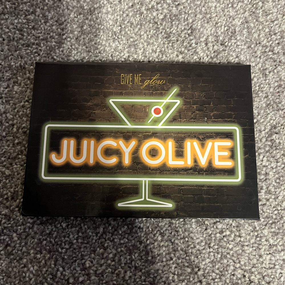 Give me glow juicy olive pigment palette